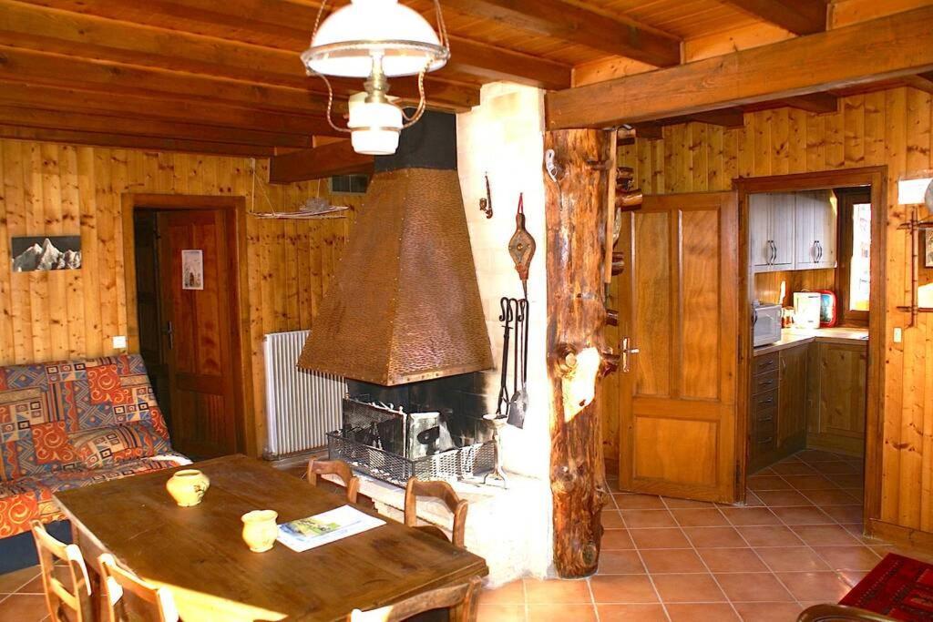 Charmant Appartement Dans Chalet Les Carroz d'Araches Bagian luar foto